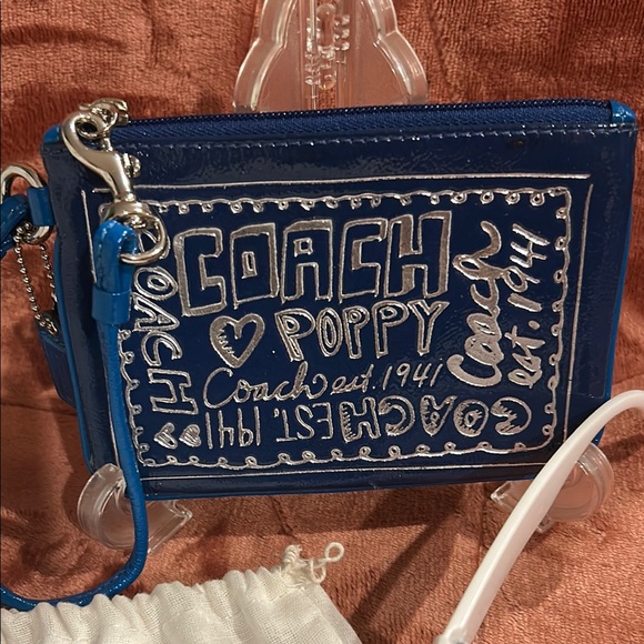Coach Poppy Blue and White Wristlet with Coach DustBag & Fashion Sunglasses - Picture 4 of 7